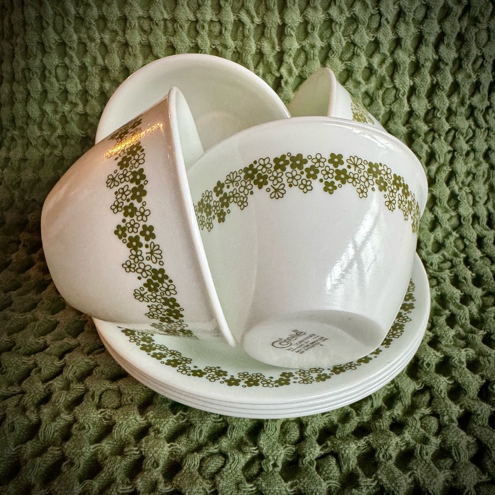 Set of 4 Vintage Crazy Daisy (Spring Blossom) Teacups and Saucers